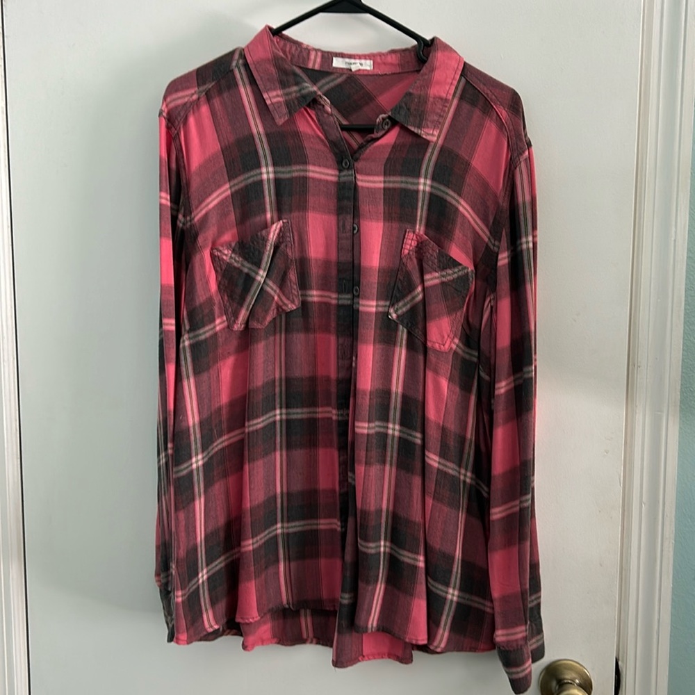 Maurice’s button down Buffalo plaid. Light red and black. Size xl